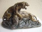 DROUOT Édouard (1859-1945)Tigres luttant. Bronze à patine dorée et brune....