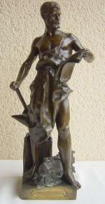 GERMAIN Jean-Baptiste (1841-1910)Le forgeron. Bronze patiné. Signé. Cartouche "Offert par...