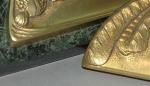 Parure en bronze doré composée d'un encrier Art Nouveau sur...