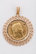 NAPOLÉON monté en pendentif avec des motifs de cordelettes en...