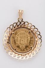 NAPOLÉON monté en pendentif avec des motifs de cordelettes en...