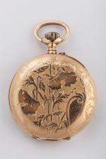 MONTRE de GOUSSET, la boîte en or repoussé de fleurs,...