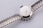 VILLARD. MONTRE-BRACELET, en or blanc. Le bracelet souple à motifs...