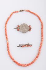 BIJOUX CORAIL : 1 collier, 2 broches