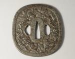 JAPON. TSUBA en fer à décor de chien et de...