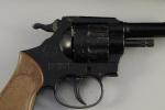 REVOLVER D'ALARME, 6mm, "Mod. 1938", Mondial. Finition noircie. Crosse à...