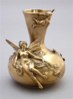 Louis Ernest BARRIAS (1841-1905)Petit VASE en bronze à décor en...