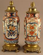Paire de LAMPES en porcelaine Imari et monture de bronze...
