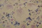 NAPPE brodée de motifs floraux, à bordure frangée.150 x 155...