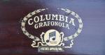GRAMOPHONE Grafonola de marque COLUMBIA, dans son coffret de bois...