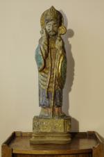 Statue de SAINT ÉVÊQUE en bois sculpté à décor polychrome,...