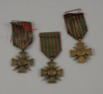 CROIX DE GUERRE, instituée en 1915.TROIS Croix de guerre en...