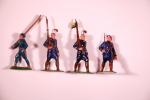 10 figurines Chasseurs Alpins : 3 skis sur l'épaule. Epoque...