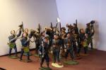 France. 17 figurines : Chasseurs alpins, Musiciens. Défilé de la...