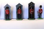 BRITAINS, Grande-Bretagne. 9 figurines de Scots guards : 4 Gardes...