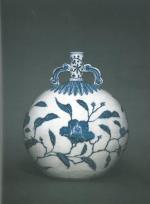 Gourde bianhu. Porcelaine à décor bleu de cobalt sous couverte. Chine